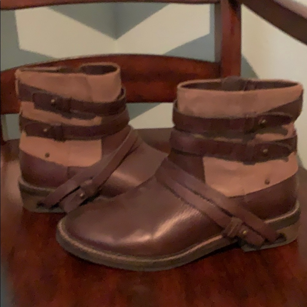 Barely worn Dolce Vita brown boots